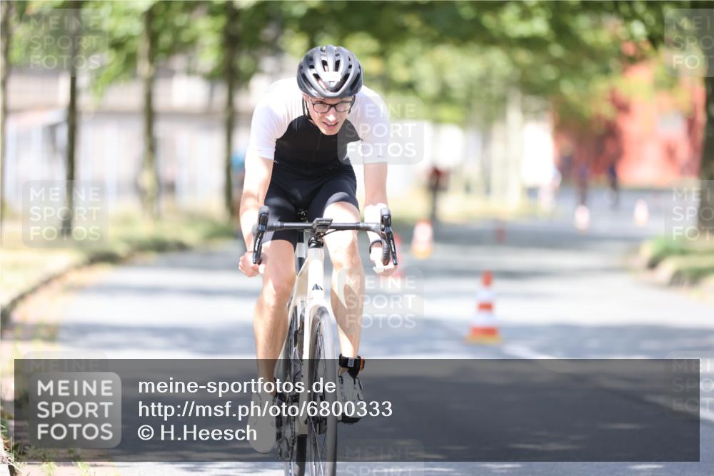 11.08.2024 - GEWOBA Citytriathlon Bremen H.Heesch http://msf.ph/oto/6800333 11.08.2024 11:59:19 Laufen  meine-sportfotos.de