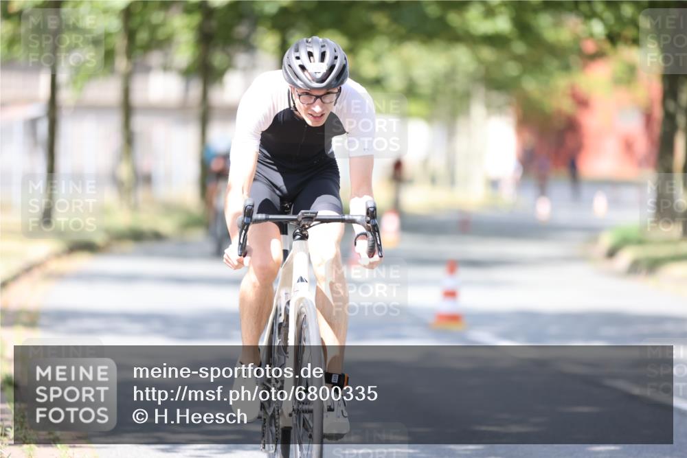 11.08.2024 - GEWOBA Citytriathlon Bremen H.Heesch http://msf.ph/oto/6800335 11.08.2024 11:59:19 Laufen  meine-sportfotos.de