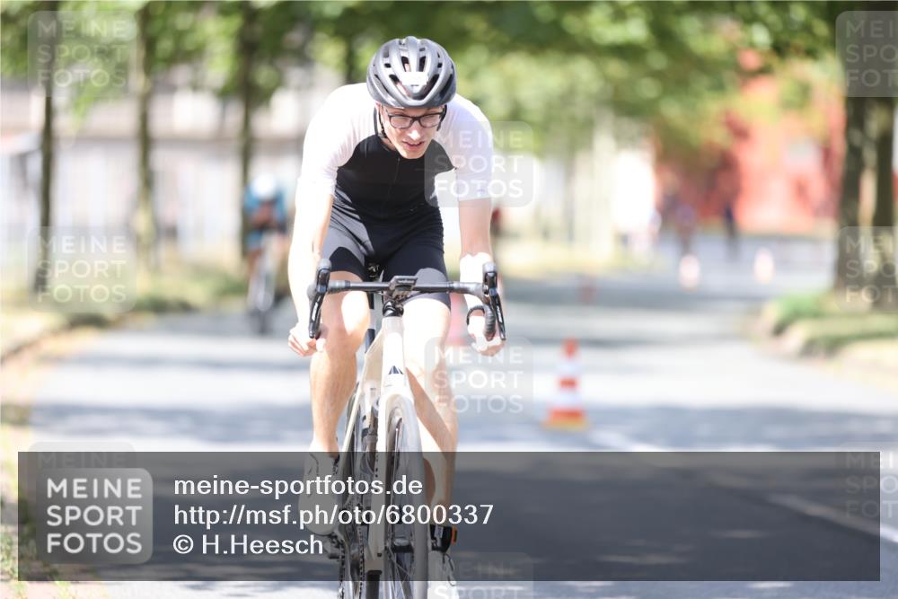 11.08.2024 - GEWOBA Citytriathlon Bremen H.Heesch http://msf.ph/oto/6800337 11.08.2024 11:59:19 Laufen  meine-sportfotos.de
