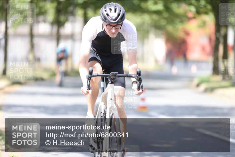 11.08.2024 - GEWOBA Citytriathlon Bremen H.Heesch http://msf.ph/oto/6800341 11.08.2024 11:59:20 Laufen  meine-sportfotos.de