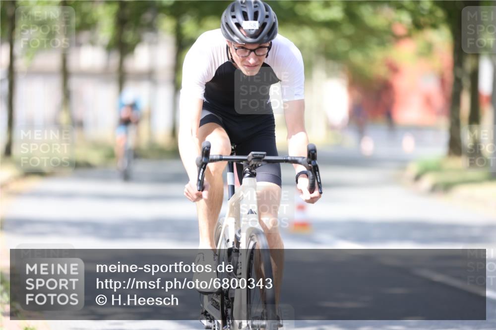 11.08.2024 - GEWOBA Citytriathlon Bremen H.Heesch http://msf.ph/oto/6800343 11.08.2024 11:59:20 Laufen  meine-sportfotos.de
