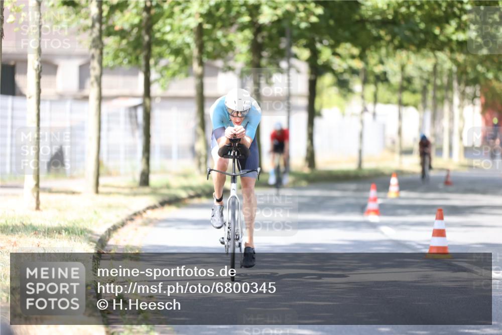 11.08.2024 - GEWOBA Citytriathlon Bremen H.Heesch http://msf.ph/oto/6800345 11.08.2024 11:59:22 Laufen  meine-sportfotos.de