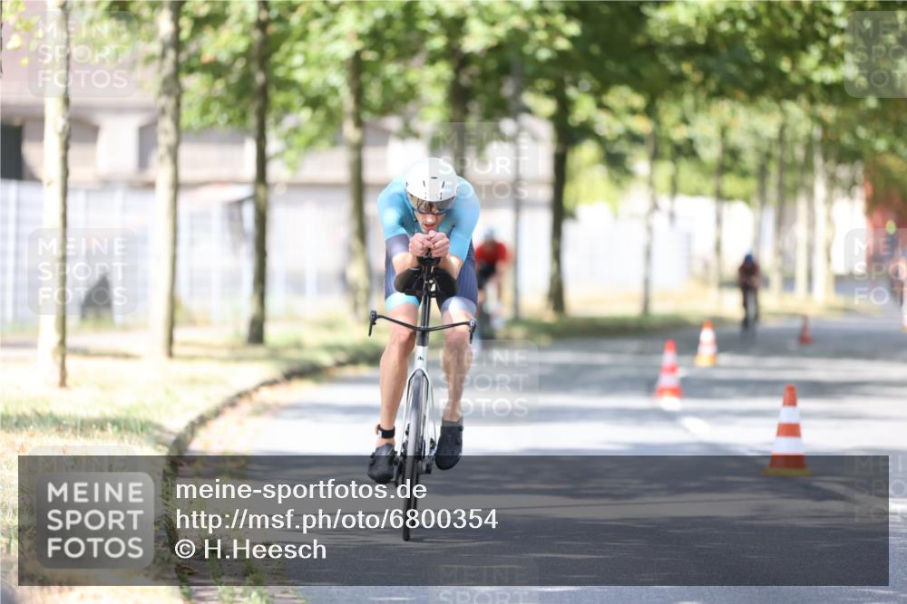 11.08.2024 - GEWOBA Citytriathlon Bremen H.Heesch http://msf.ph/oto/6800354 11.08.2024 11:59:22 Laufen  meine-sportfotos.de