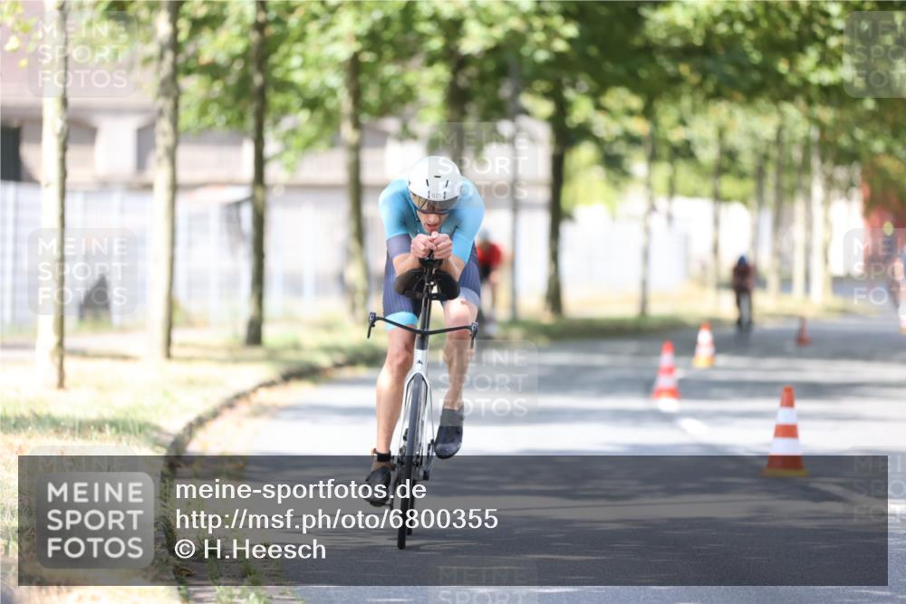 11.08.2024 - GEWOBA Citytriathlon Bremen H.Heesch http://msf.ph/oto/6800355 11.08.2024 11:59:22 Laufen  meine-sportfotos.de