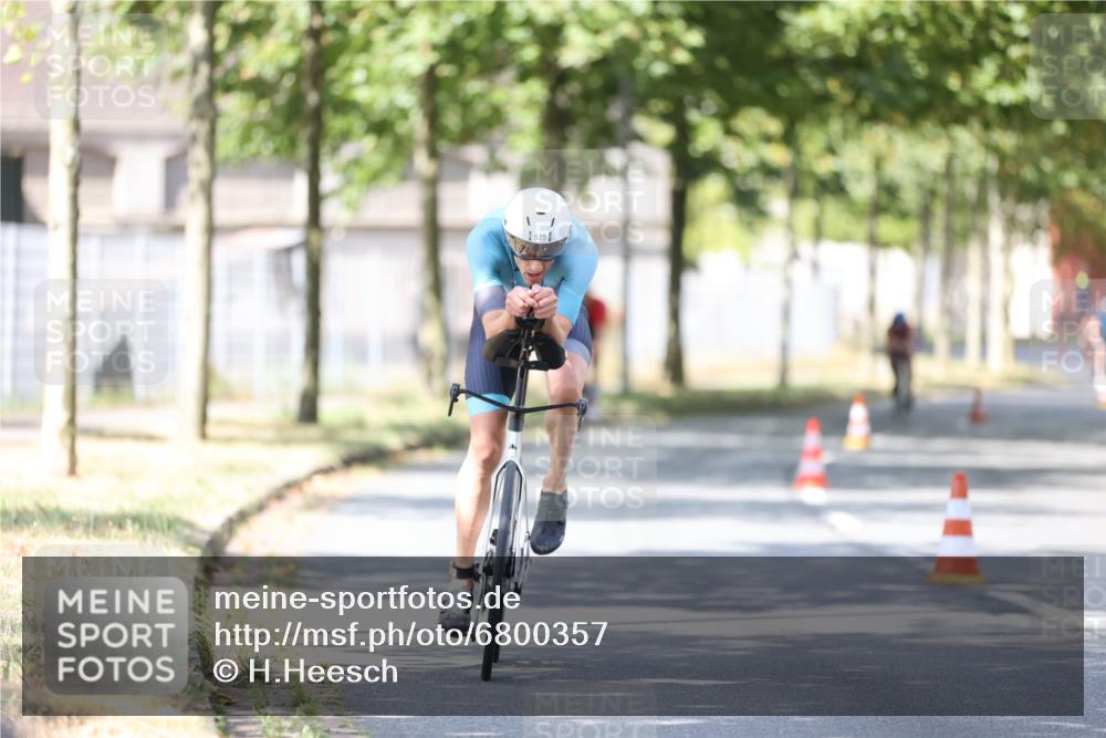 11.08.2024 - GEWOBA Citytriathlon Bremen H.Heesch http://msf.ph/oto/6800357 11.08.2024 11:59:22 Laufen  meine-sportfotos.de