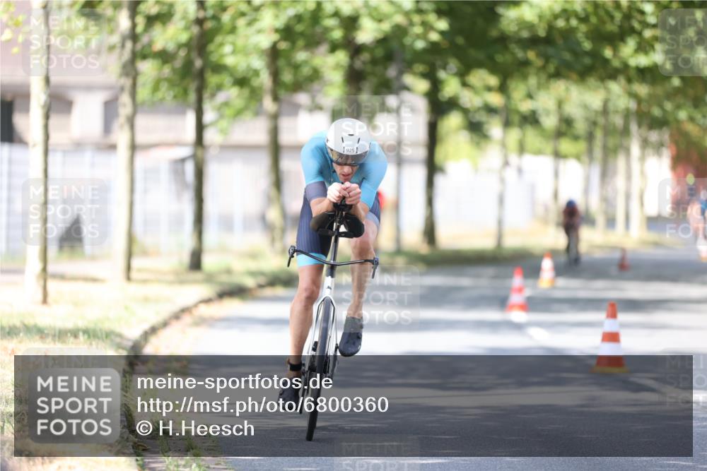 11.08.2024 - GEWOBA Citytriathlon Bremen H.Heesch http://msf.ph/oto/6800360 11.08.2024 11:59:22 Laufen  meine-sportfotos.de