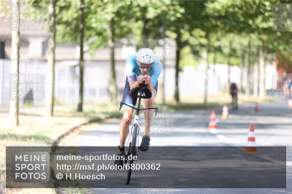 11.08.2024 - GEWOBA Citytriathlon Bremen H.Heesch http://msf.ph/oto/6800362 11.08.2024 11:59:22 Laufen  meine-sportfotos.de