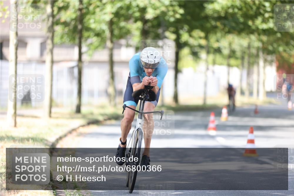 11.08.2024 - GEWOBA Citytriathlon Bremen H.Heesch http://msf.ph/oto/6800366 11.08.2024 11:59:22 Laufen  meine-sportfotos.de