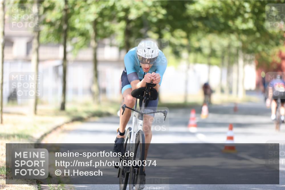 11.08.2024 - GEWOBA Citytriathlon Bremen H.Heesch http://msf.ph/oto/6800374 11.08.2024 11:59:23 Laufen  meine-sportfotos.de