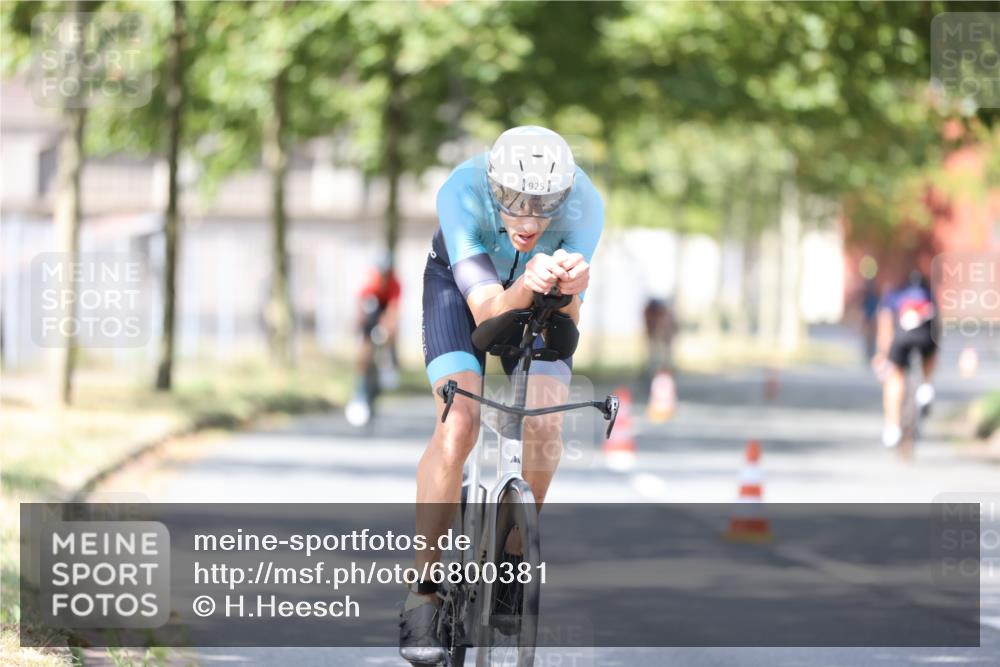 11.08.2024 - GEWOBA Citytriathlon Bremen H.Heesch http://msf.ph/oto/6800381 11.08.2024 11:59:23 Laufen  meine-sportfotos.de