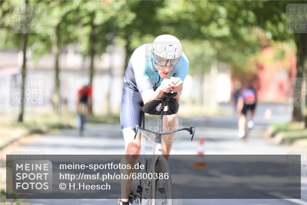 11.08.2024 - GEWOBA Citytriathlon Bremen H.Heesch http://msf.ph/oto/6800386 11.08.2024 11:59:23 Laufen  meine-sportfotos.de