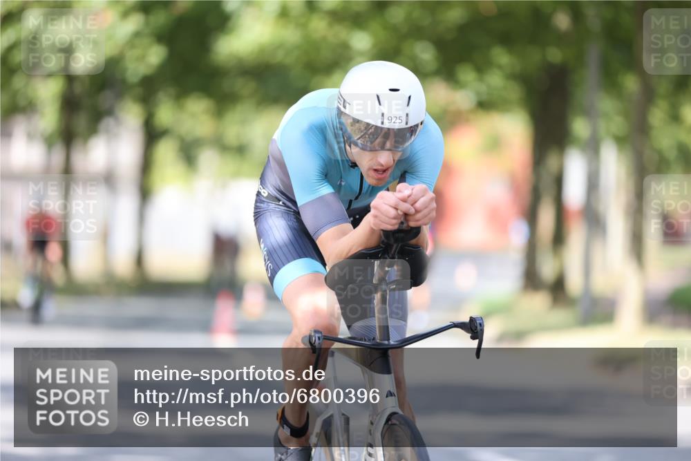 11.08.2024 - GEWOBA Citytriathlon Bremen H.Heesch http://msf.ph/oto/6800396 11.08.2024 11:59:23 Laufen  meine-sportfotos.de