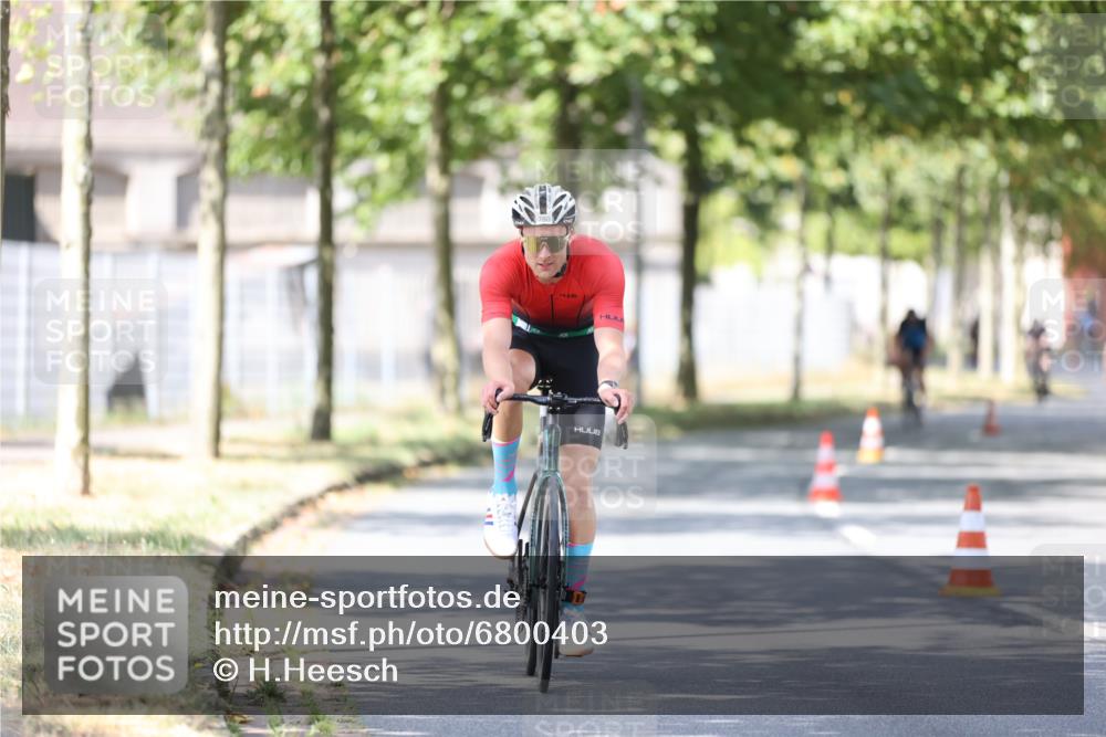 11.08.2024 - GEWOBA Citytriathlon Bremen H.Heesch http://msf.ph/oto/6800403 11.08.2024 11:59:26 Laufen  meine-sportfotos.de