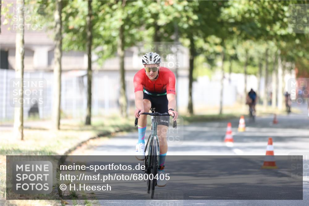 11.08.2024 - GEWOBA Citytriathlon Bremen H.Heesch http://msf.ph/oto/6800405 11.08.2024 11:59:26 Laufen  meine-sportfotos.de