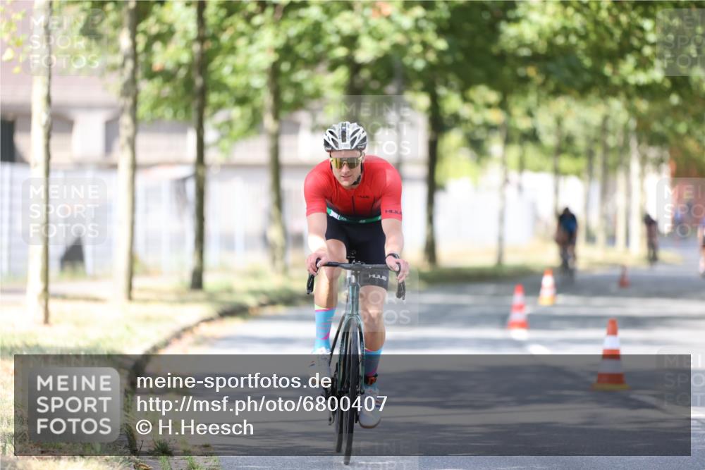 11.08.2024 - GEWOBA Citytriathlon Bremen H.Heesch http://msf.ph/oto/6800407 11.08.2024 11:59:26 Laufen  meine-sportfotos.de