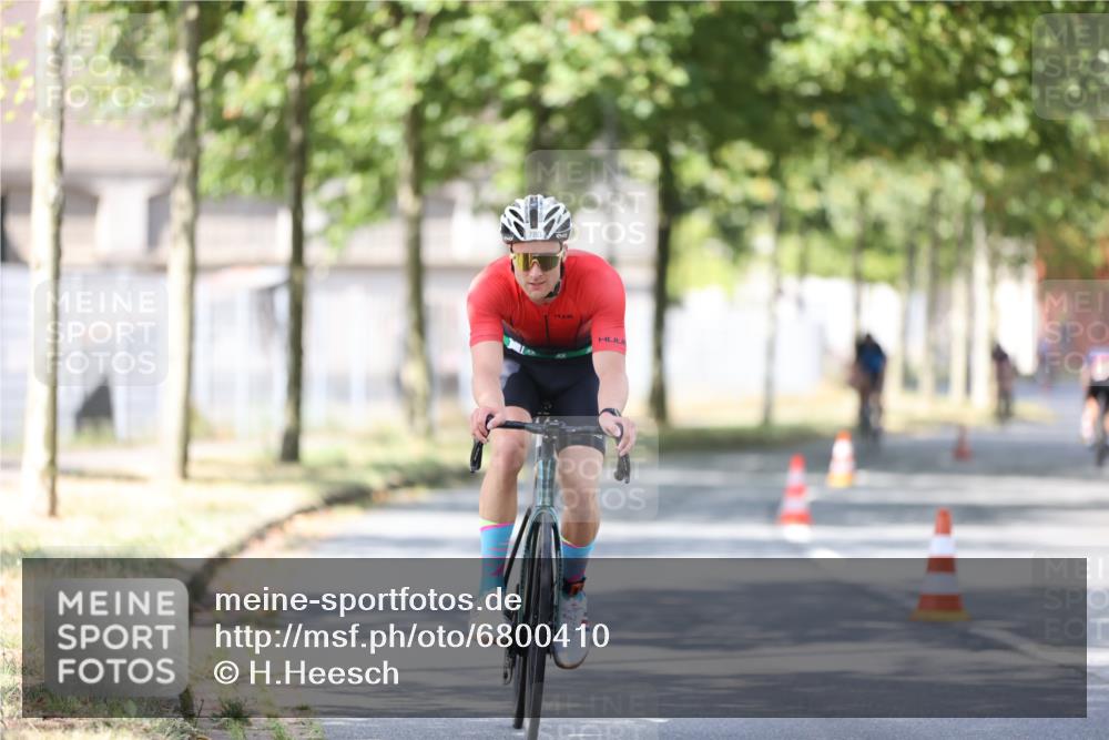 11.08.2024 - GEWOBA Citytriathlon Bremen H.Heesch http://msf.ph/oto/6800410 11.08.2024 11:59:26 Laufen  meine-sportfotos.de