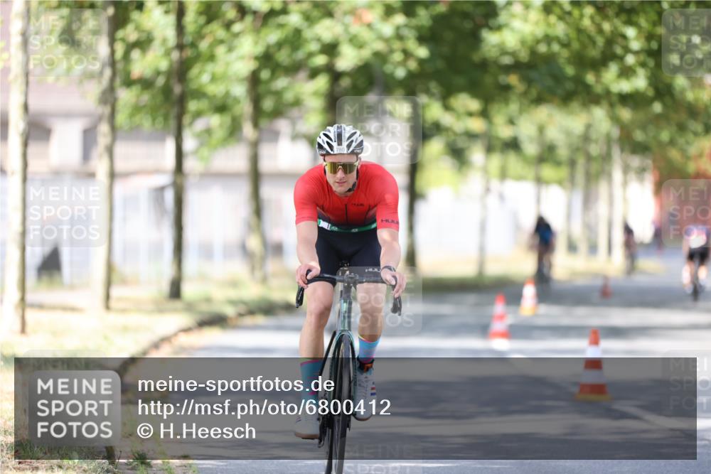 11.08.2024 - GEWOBA Citytriathlon Bremen H.Heesch http://msf.ph/oto/6800412 11.08.2024 11:59:26 Laufen  meine-sportfotos.de