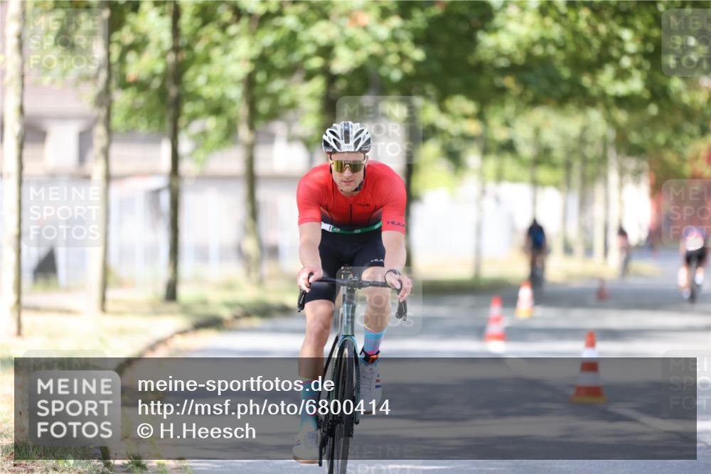 11.08.2024 - GEWOBA Citytriathlon Bremen H.Heesch http://msf.ph/oto/6800414 11.08.2024 11:59:26 Laufen  meine-sportfotos.de