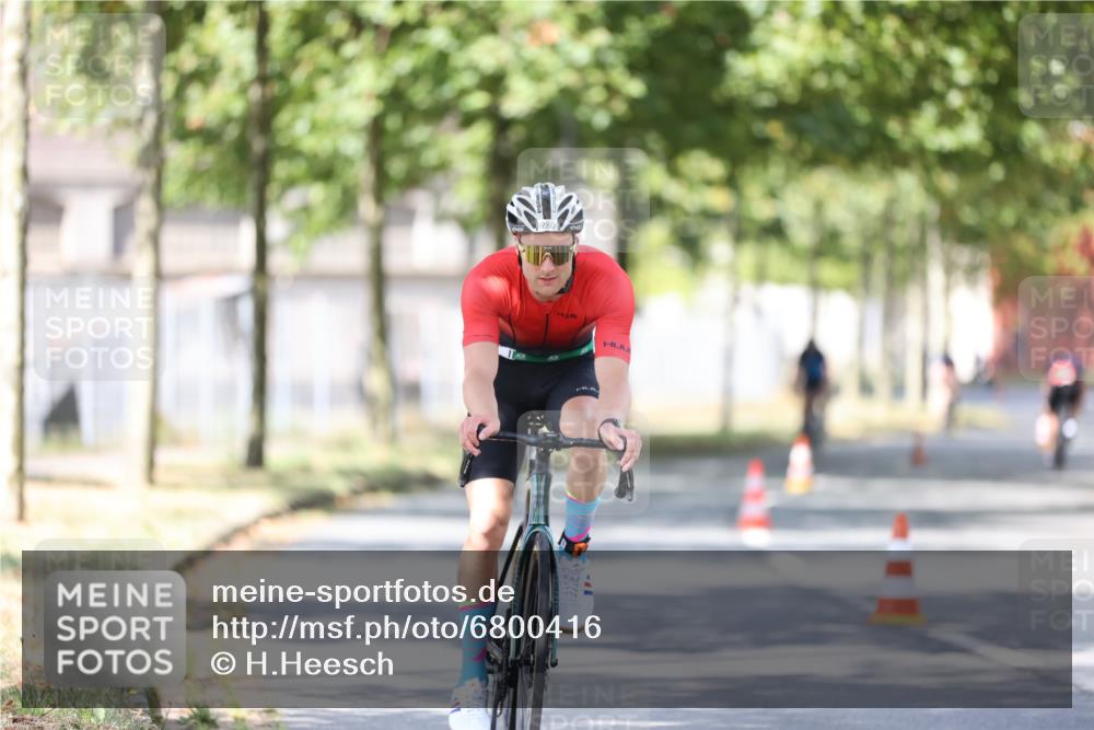11.08.2024 - GEWOBA Citytriathlon Bremen H.Heesch http://msf.ph/oto/6800416 11.08.2024 11:59:26 Laufen  meine-sportfotos.de