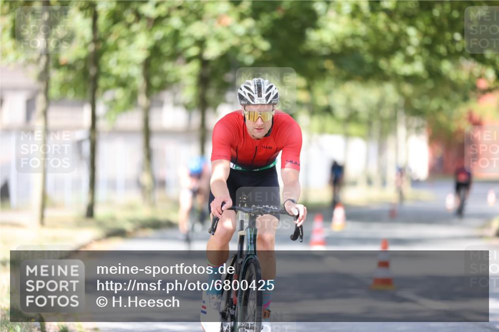 11.08.2024 - GEWOBA Citytriathlon Bremen H.Heesch http://msf.ph/oto/6800425 11.08.2024 11:59:26 Laufen  meine-sportfotos.de