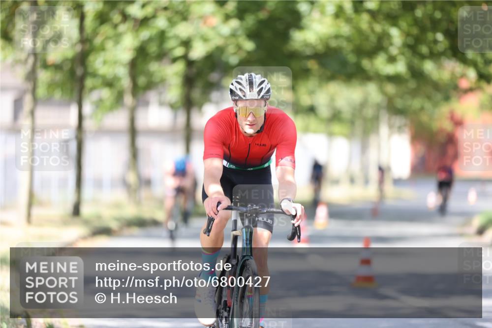11.08.2024 - GEWOBA Citytriathlon Bremen H.Heesch http://msf.ph/oto/6800427 11.08.2024 11:59:26 Laufen  meine-sportfotos.de