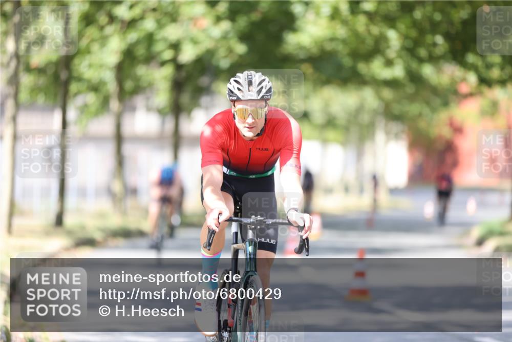11.08.2024 - GEWOBA Citytriathlon Bremen H.Heesch http://msf.ph/oto/6800429 11.08.2024 11:59:26 Laufen  meine-sportfotos.de