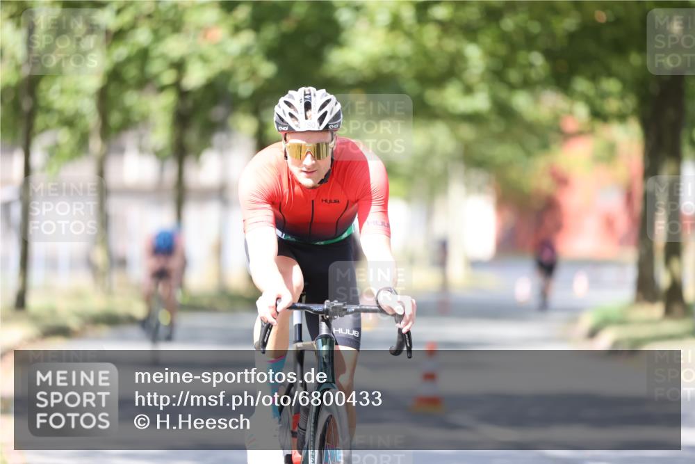 11.08.2024 - GEWOBA Citytriathlon Bremen H.Heesch http://msf.ph/oto/6800433 11.08.2024 11:59:26 Laufen  meine-sportfotos.de
