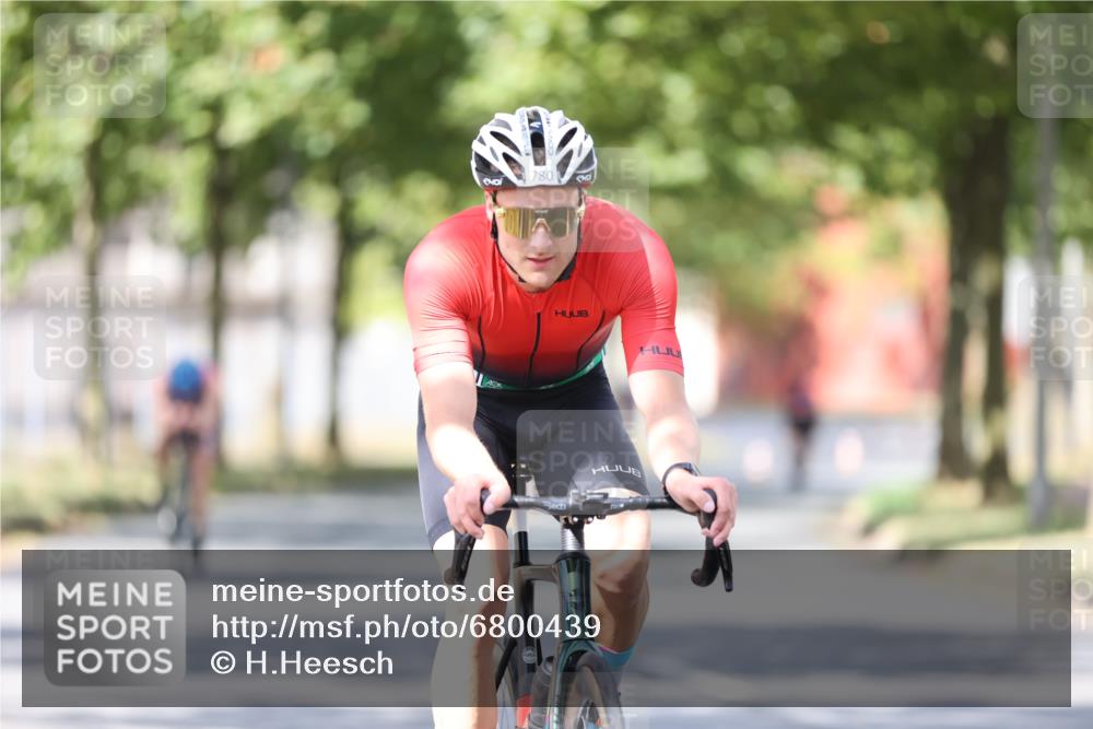 11.08.2024 - GEWOBA Citytriathlon Bremen H.Heesch http://msf.ph/oto/6800439 11.08.2024 11:59:26 Laufen  meine-sportfotos.de