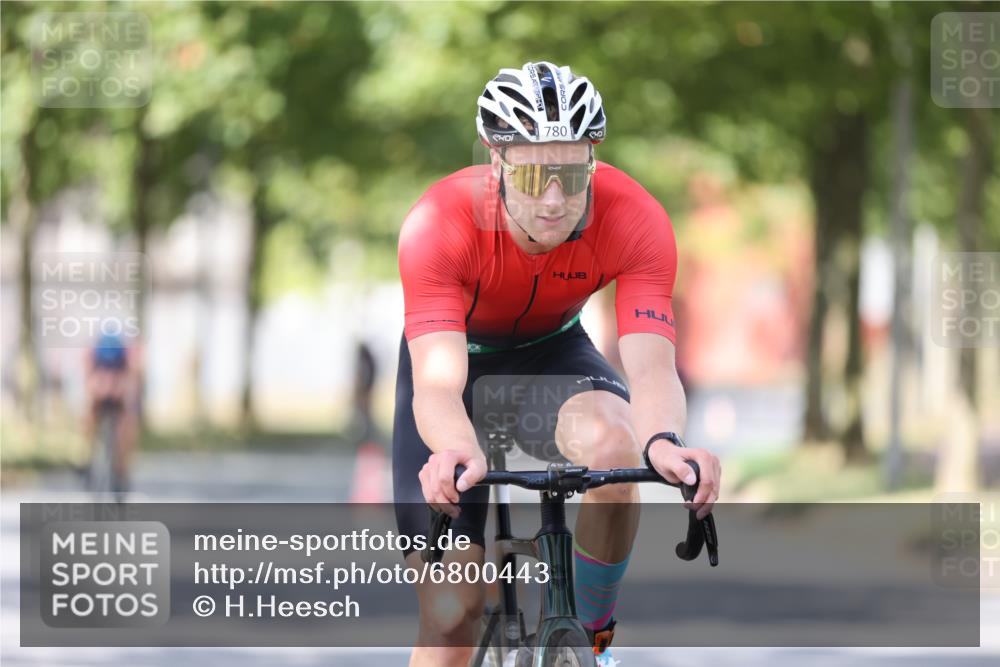 11.08.2024 - GEWOBA Citytriathlon Bremen H.Heesch http://msf.ph/oto/6800443 11.08.2024 11:59:26 Laufen  meine-sportfotos.de