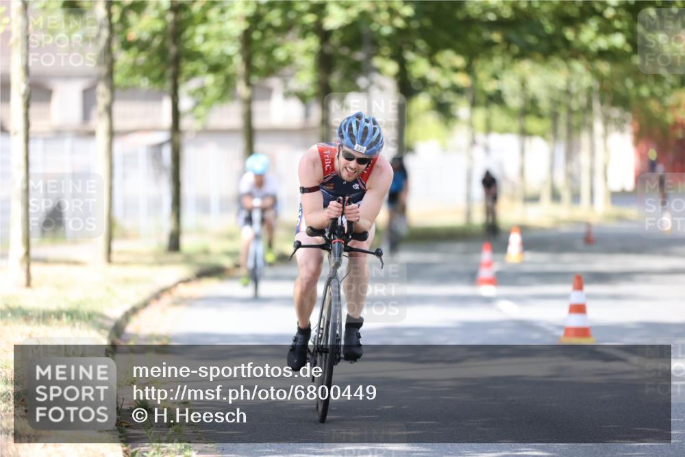 11.08.2024 - GEWOBA Citytriathlon Bremen H.Heesch http://msf.ph/oto/6800449 11.08.2024 11:59:28 Laufen  meine-sportfotos.de