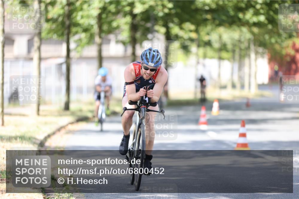 11.08.2024 - GEWOBA Citytriathlon Bremen H.Heesch http://msf.ph/oto/6800452 11.08.2024 11:59:28 Laufen  meine-sportfotos.de