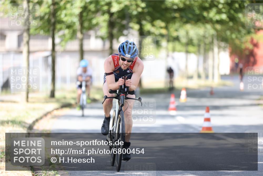 11.08.2024 - GEWOBA Citytriathlon Bremen H.Heesch http://msf.ph/oto/6800454 11.08.2024 11:59:28 Laufen  meine-sportfotos.de