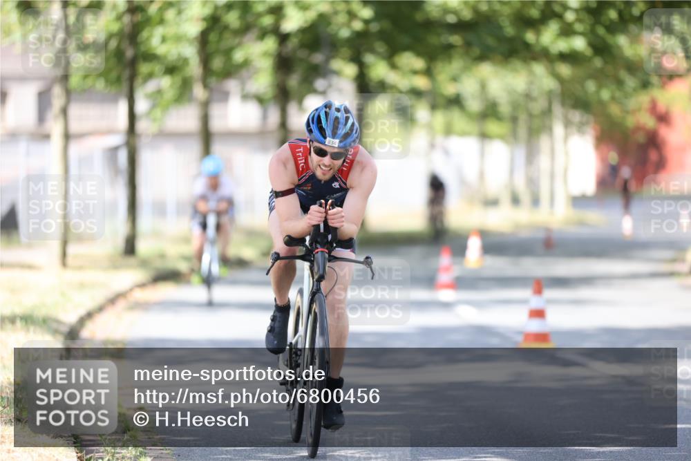 11.08.2024 - GEWOBA Citytriathlon Bremen H.Heesch http://msf.ph/oto/6800456 11.08.2024 11:59:28 Laufen  meine-sportfotos.de