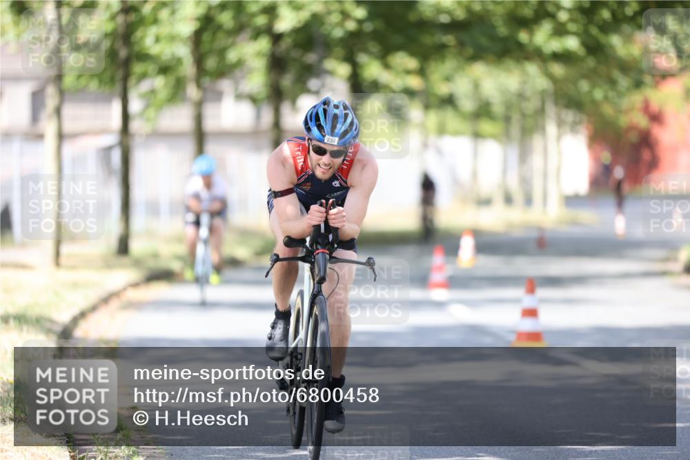 11.08.2024 - GEWOBA Citytriathlon Bremen H.Heesch http://msf.ph/oto/6800458 11.08.2024 11:59:29 Laufen  meine-sportfotos.de