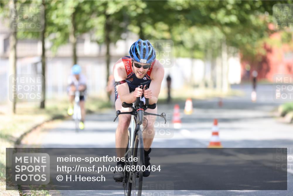11.08.2024 - GEWOBA Citytriathlon Bremen H.Heesch http://msf.ph/oto/6800464 11.08.2024 11:59:29 Laufen  meine-sportfotos.de
