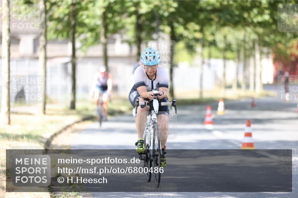 11.08.2024 - GEWOBA Citytriathlon Bremen H.Heesch http://msf.ph/oto/6800486 11.08.2024 11:59:31 Laufen  meine-sportfotos.de