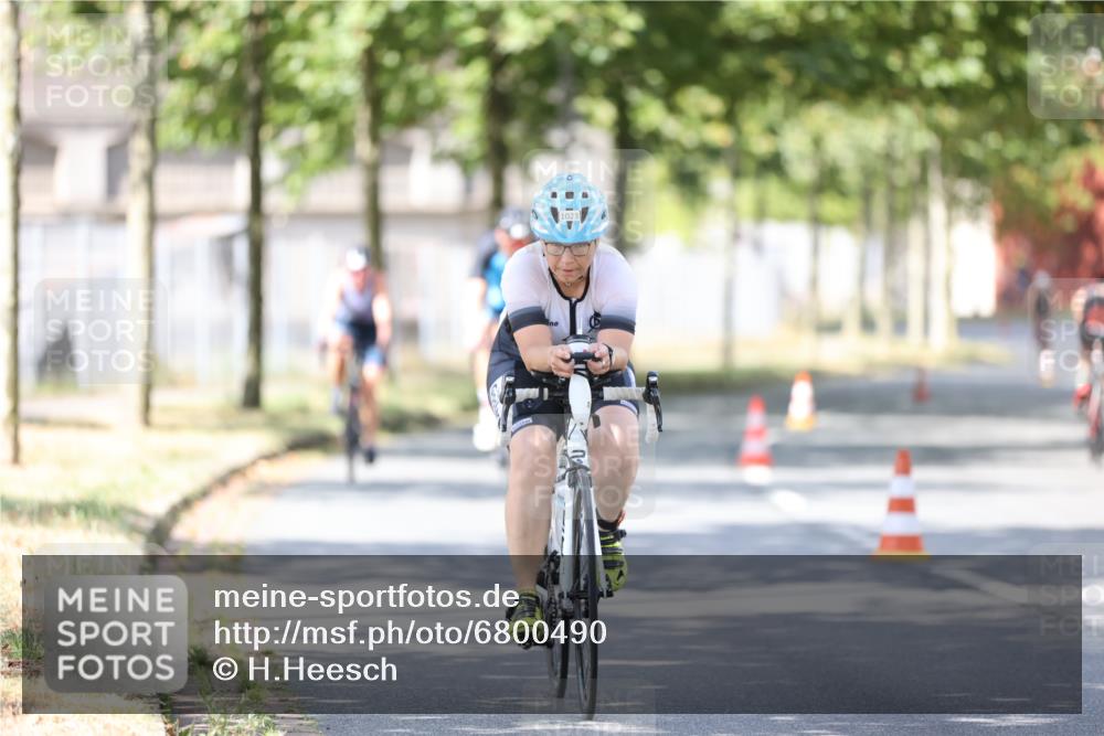 11.08.2024 - GEWOBA Citytriathlon Bremen H.Heesch http://msf.ph/oto/6800490 11.08.2024 11:59:31 Laufen  meine-sportfotos.de