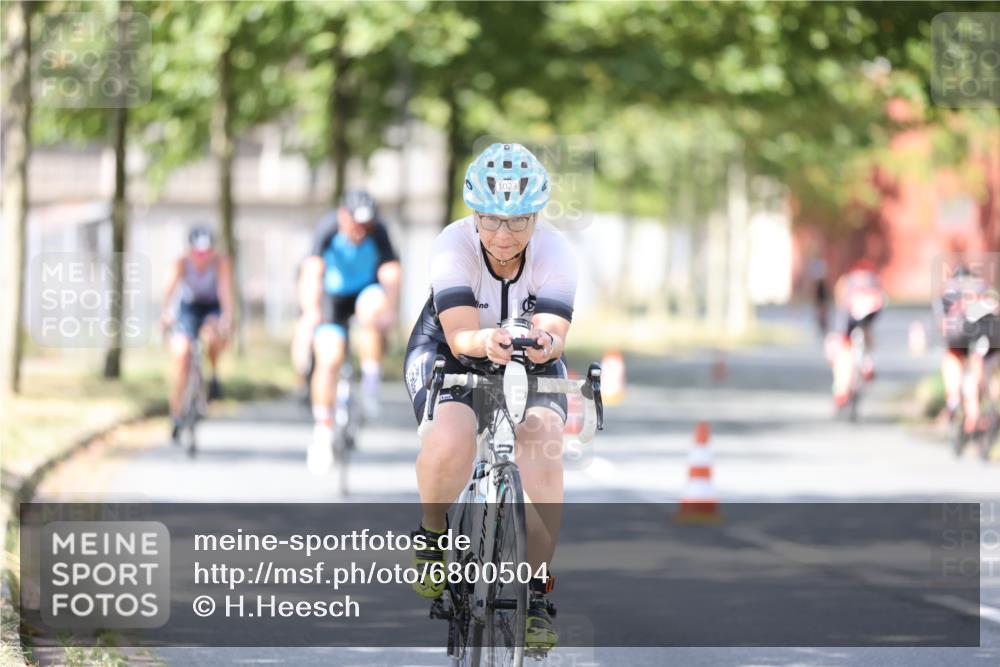 11.08.2024 - GEWOBA Citytriathlon Bremen H.Heesch http://msf.ph/oto/6800504 11.08.2024 11:59:31 Laufen  meine-sportfotos.de