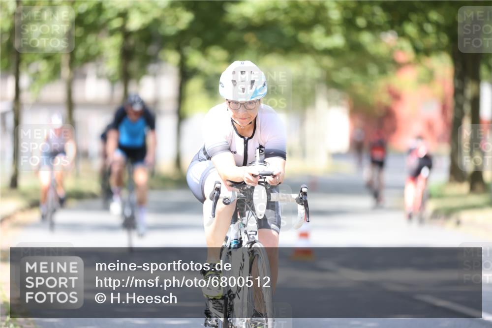 11.08.2024 - GEWOBA Citytriathlon Bremen H.Heesch http://msf.ph/oto/6800512 11.08.2024 11:59:32 Laufen  meine-sportfotos.de