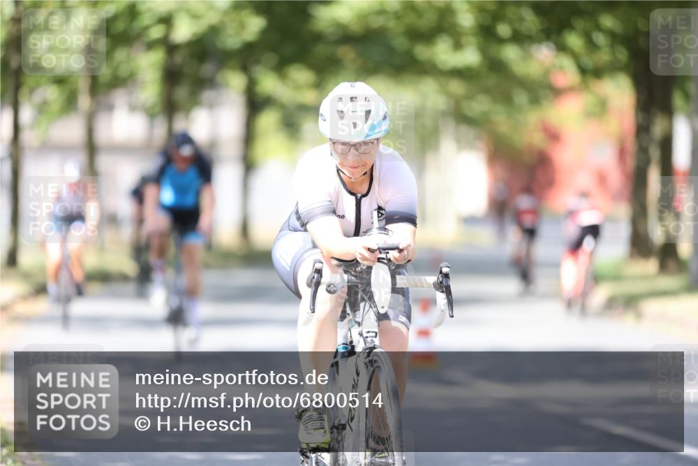 11.08.2024 - GEWOBA Citytriathlon Bremen H.Heesch http://msf.ph/oto/6800514 11.08.2024 11:59:32 Laufen  meine-sportfotos.de