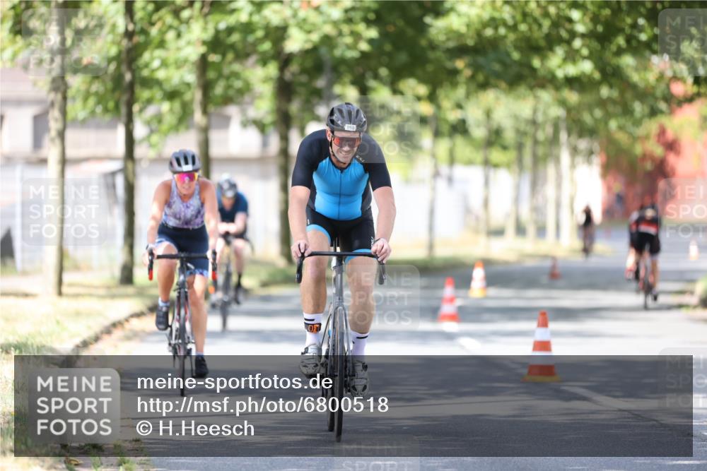 11.08.2024 - GEWOBA Citytriathlon Bremen H.Heesch http://msf.ph/oto/6800518 11.08.2024 11:59:33 Laufen  meine-sportfotos.de