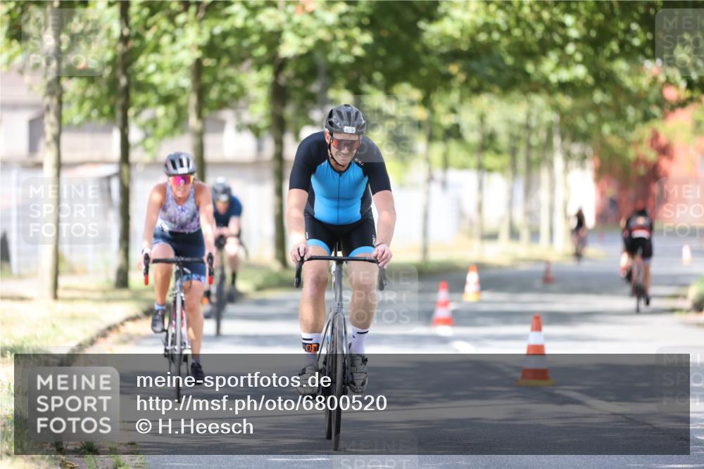 11.08.2024 - GEWOBA Citytriathlon Bremen H.Heesch http://msf.ph/oto/6800520 11.08.2024 11:59:33 Laufen  meine-sportfotos.de