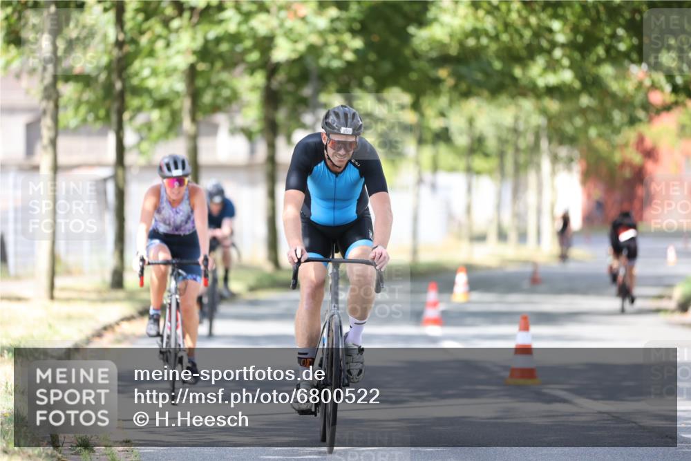 11.08.2024 - GEWOBA Citytriathlon Bremen H.Heesch http://msf.ph/oto/6800522 11.08.2024 11:59:33 Laufen  meine-sportfotos.de
