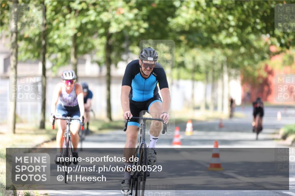 11.08.2024 - GEWOBA Citytriathlon Bremen H.Heesch http://msf.ph/oto/6800529 11.08.2024 11:59:33 Laufen  meine-sportfotos.de