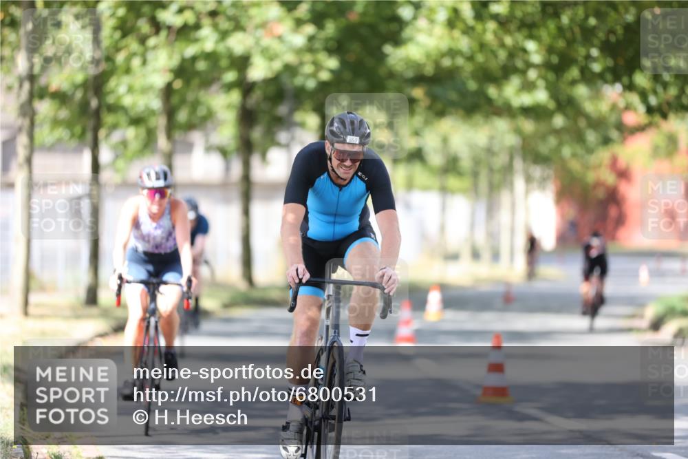 11.08.2024 - GEWOBA Citytriathlon Bremen H.Heesch http://msf.ph/oto/6800531 11.08.2024 11:59:33 Laufen  meine-sportfotos.de