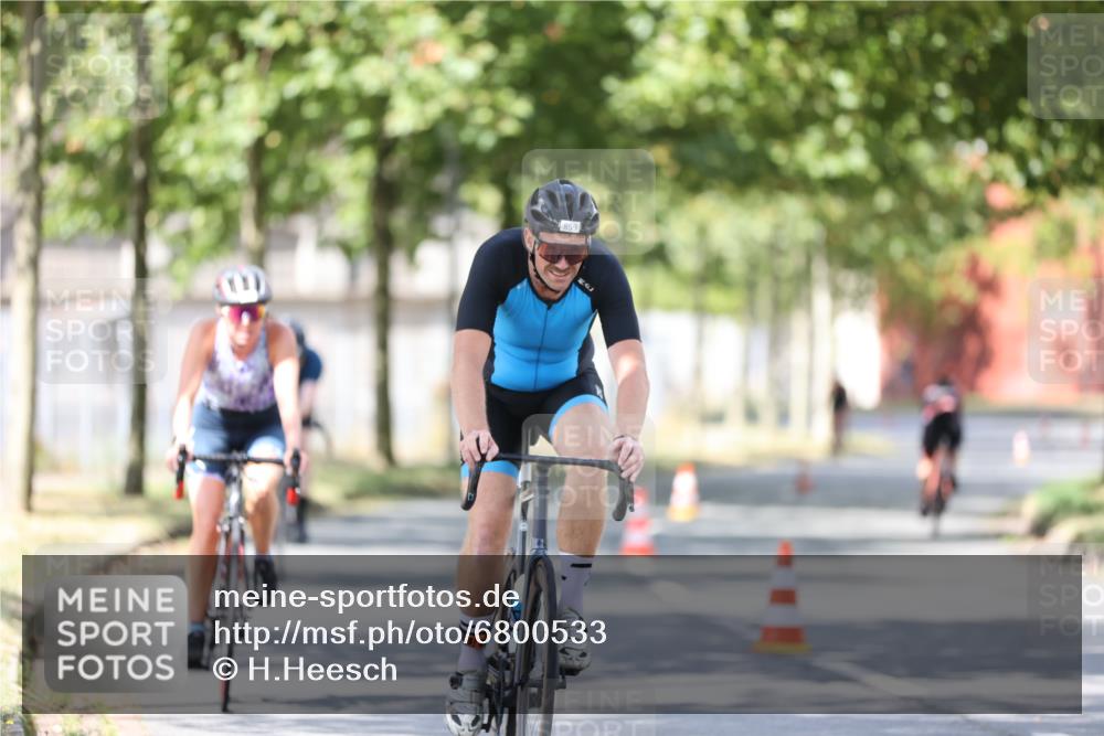 11.08.2024 - GEWOBA Citytriathlon Bremen H.Heesch http://msf.ph/oto/6800533 11.08.2024 11:59:33 Laufen  meine-sportfotos.de