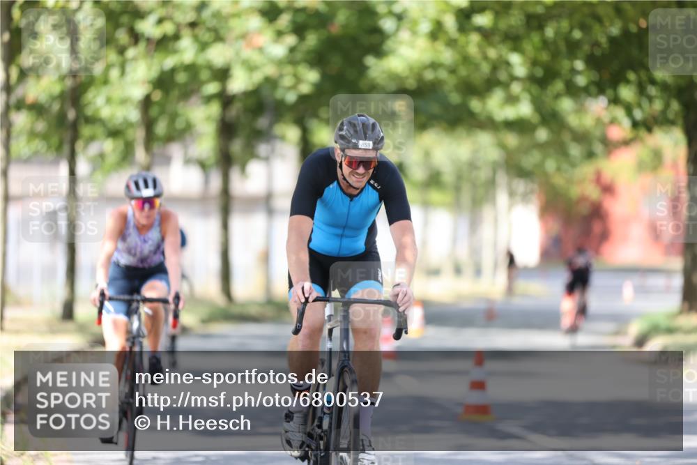 11.08.2024 - GEWOBA Citytriathlon Bremen H.Heesch http://msf.ph/oto/6800537 11.08.2024 11:59:33 Laufen  meine-sportfotos.de