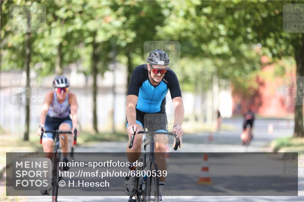 11.08.2024 - GEWOBA Citytriathlon Bremen H.Heesch http://msf.ph/oto/6800539 11.08.2024 11:59:33 Laufen  meine-sportfotos.de