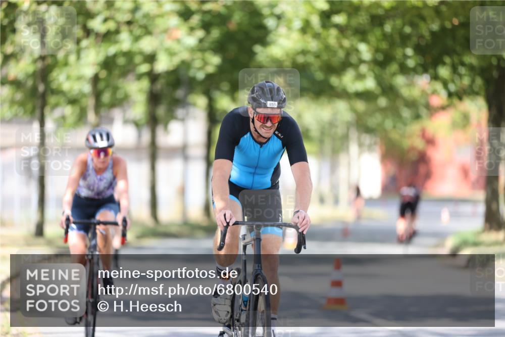 11.08.2024 - GEWOBA Citytriathlon Bremen H.Heesch http://msf.ph/oto/6800540 11.08.2024 11:59:33 Laufen  meine-sportfotos.de