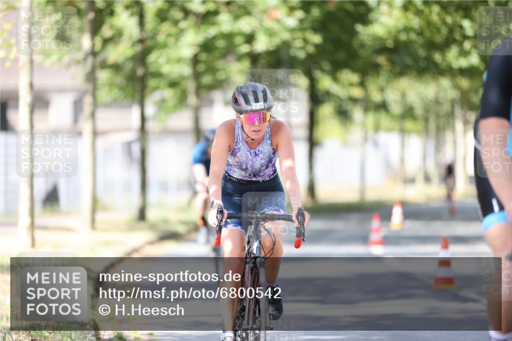 11.08.2024 - GEWOBA Citytriathlon Bremen H.Heesch http://msf.ph/oto/6800542 11.08.2024 11:59:34 Laufen  meine-sportfotos.de
